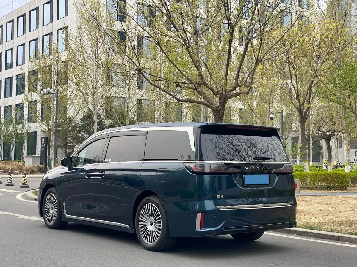 2025 Voyah Dream 1.5T 150HP L4 PHEV 41.7KWH,autocango,china used car exporter,china ev exporter,chinese used car exporter,chinese used ev exporter