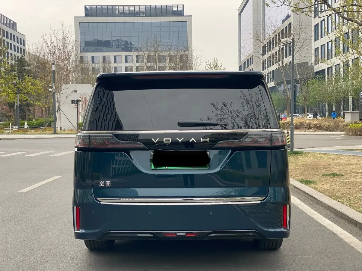 2025 Voyah Dream 1.5T 150HP L4 PHEV 41.7KWH,autocango,china used car exporter,china ev exporter,chinese used car exporter,chinese used ev exporter