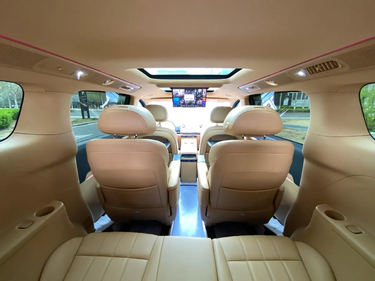 2025 Voyah Dream 1.5T 150HP L4 PHEV 41.7KWH,autocango,china used car exporter,china ev exporter,chinese used car exporter,chinese used ev exporter