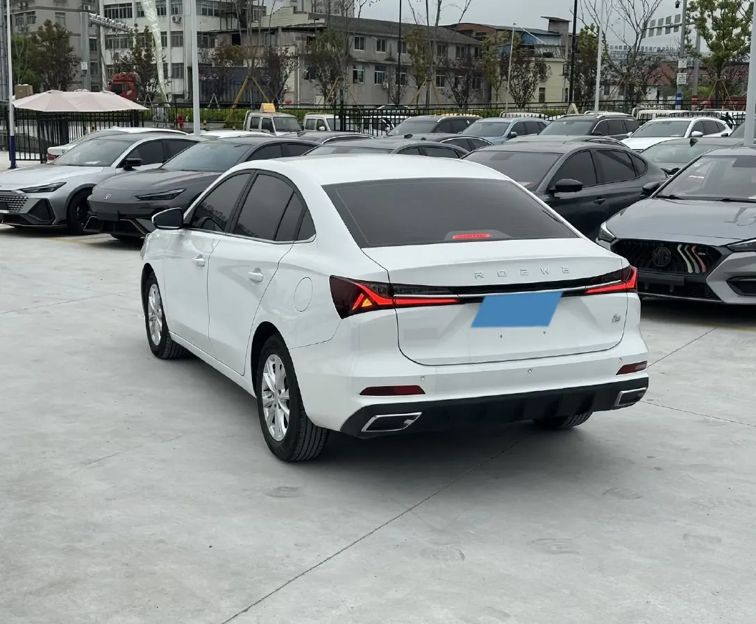 2024 Roewe i5 1.5L 129HP L4 CVT,autocango,china used car exporter,china ev exporter,chinese used car exporter,chinese used ev exporter