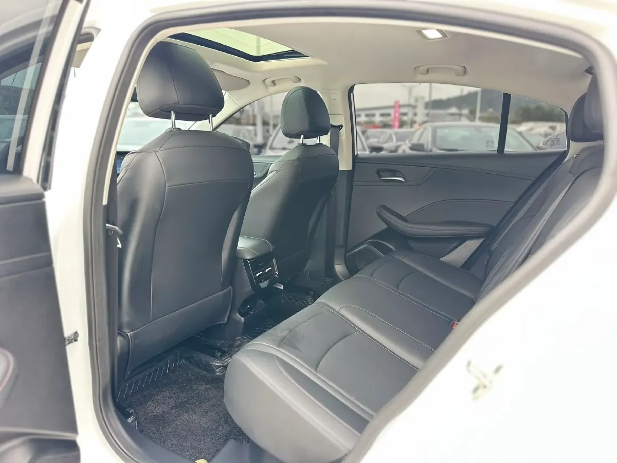 2024 Roewe i5 1.5L 129HP L4 CVT,autocango,china used car exporter,china ev exporter,chinese used car exporter,chinese used ev exporter