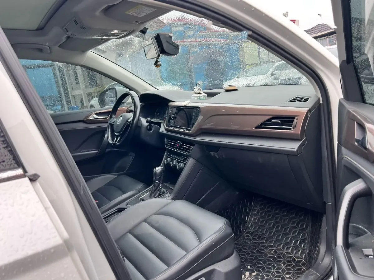 2019 MINI MINI 1.5T 102HP L3 7DCT,autocango,china used car exporter,china ev exporter,chinese used car exporter,chinese used ev exporter