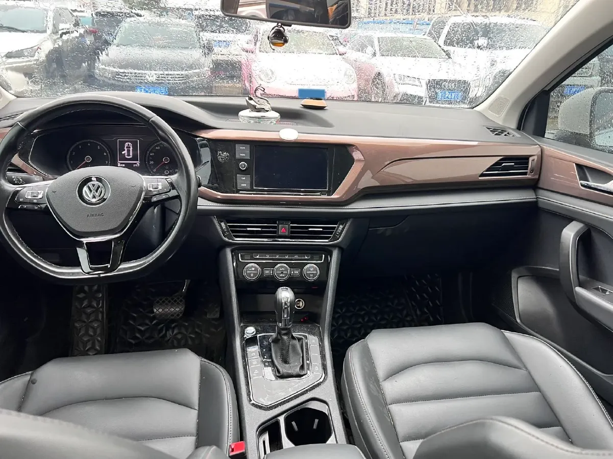 2019 MINI MINI 1.5T 102HP L3 7DCT,autocango,china used car exporter,china ev exporter,chinese used car exporter,chinese used ev exporter