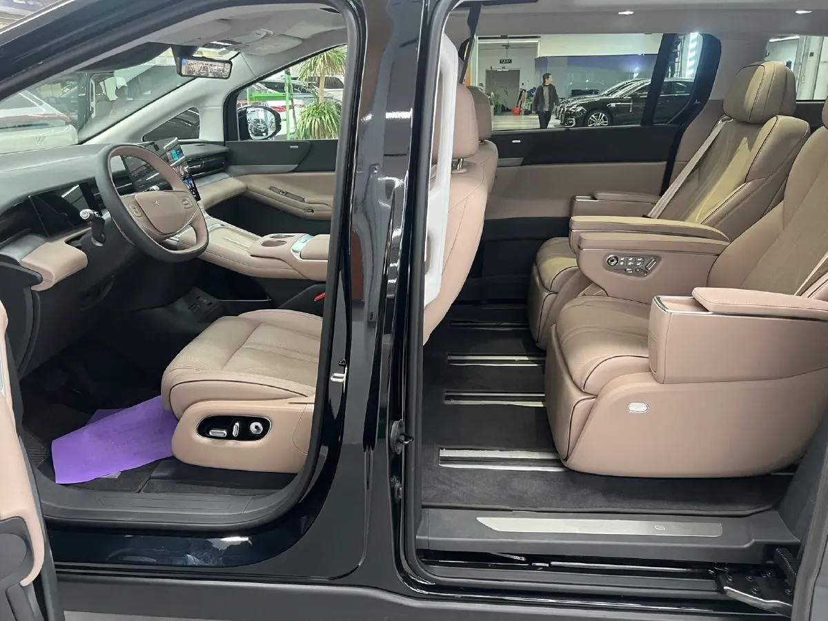 2025 Xpeng X9 BEV,autocango,china used car exporter,china ev exporter,chinese used car exporter,chinese used ev exporter