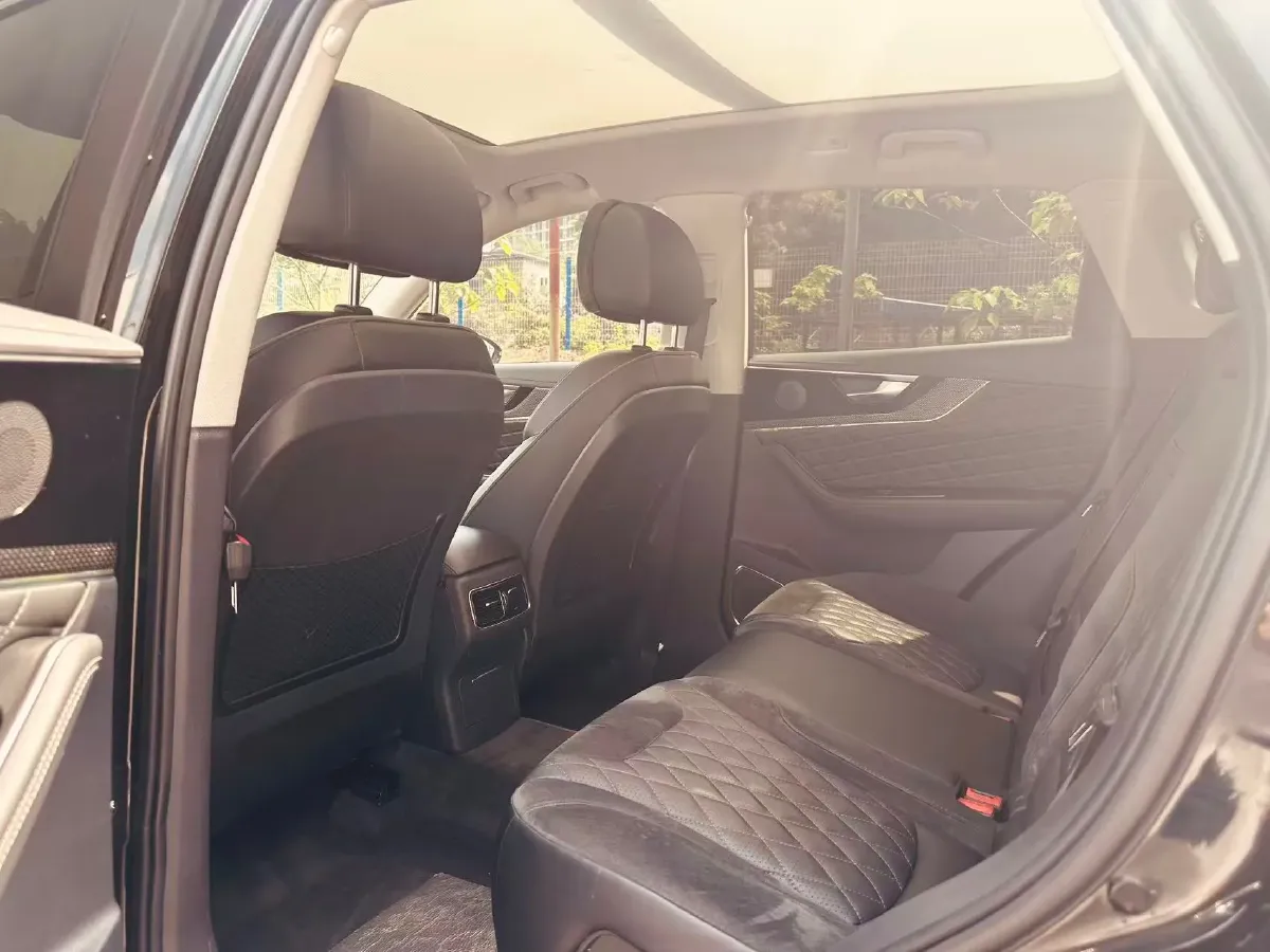 2019 HongQi HS5 2.0T 224HP L4 6AT,autocango,china used car exporter,china ev exporter,chinese used car exporter,chinese used ev exporter