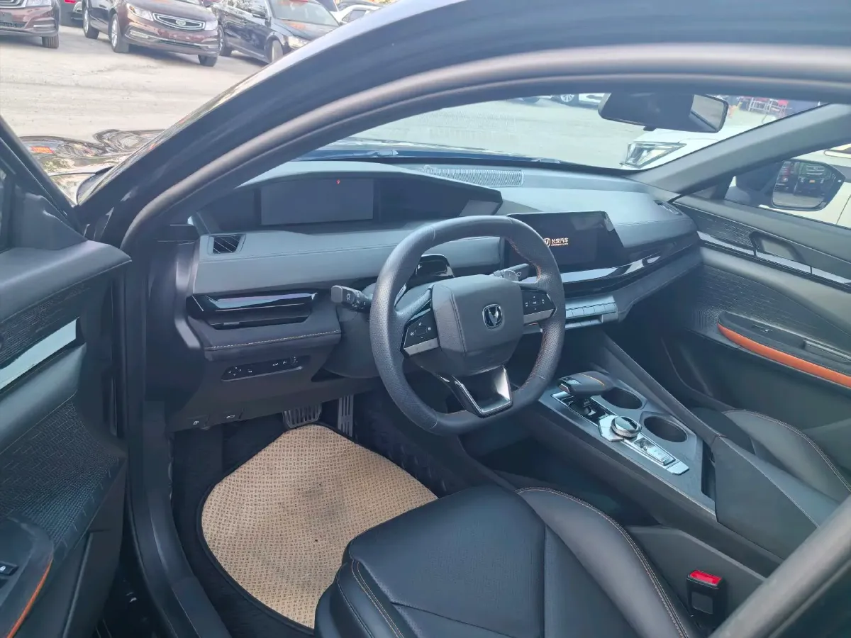 2022 ChangAn UNI-V 1.5T 188HP L4 7DCT,autocango,china used car exporter,china ev exporter,chinese used car exporter,chinese used ev exporter