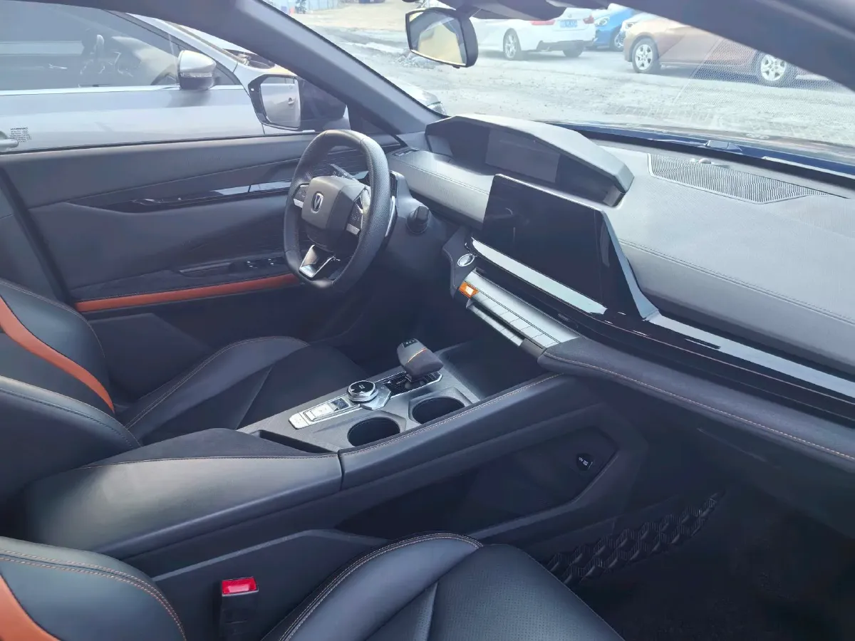 2022 ChangAn UNI-V 1.5T 188HP L4 7DCT,autocango,china used car exporter,china ev exporter,chinese used car exporter,chinese used ev exporter