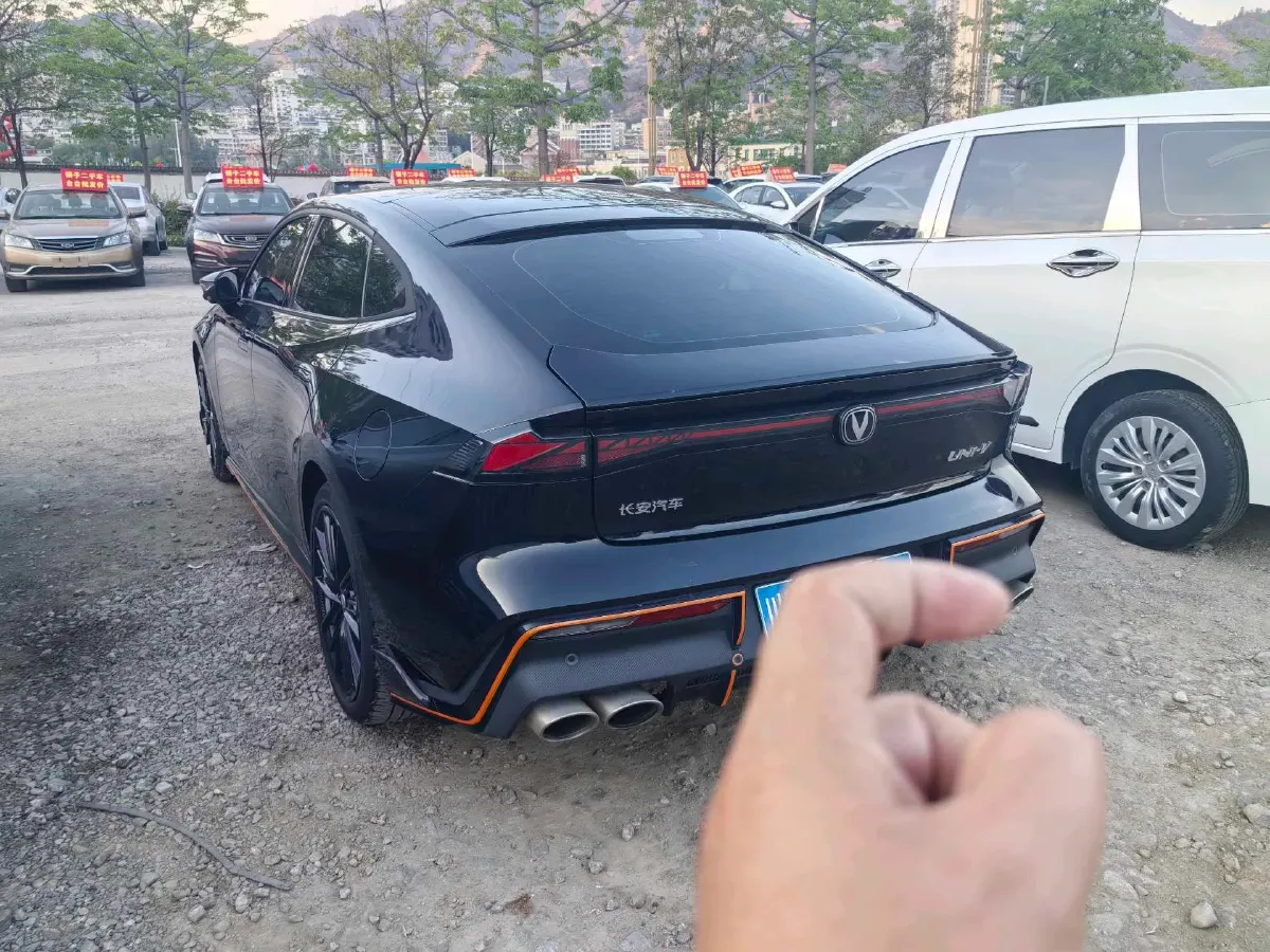 2022 ChangAn UNI-V 1.5T 188HP L4 7DCT,autocango,china used car exporter,china ev exporter,chinese used car exporter,chinese used ev exporter