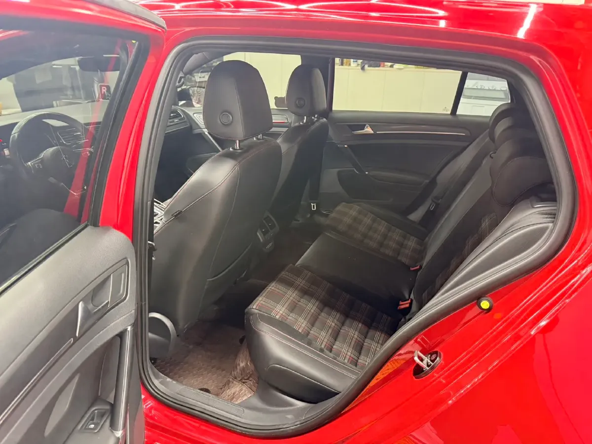 2020 Volkswagen GolfGTI 2.0T 220HP L4 7DCT,autocango,china used car exporter,china ev exporter,chinese used car exporter,chinese used ev exporter