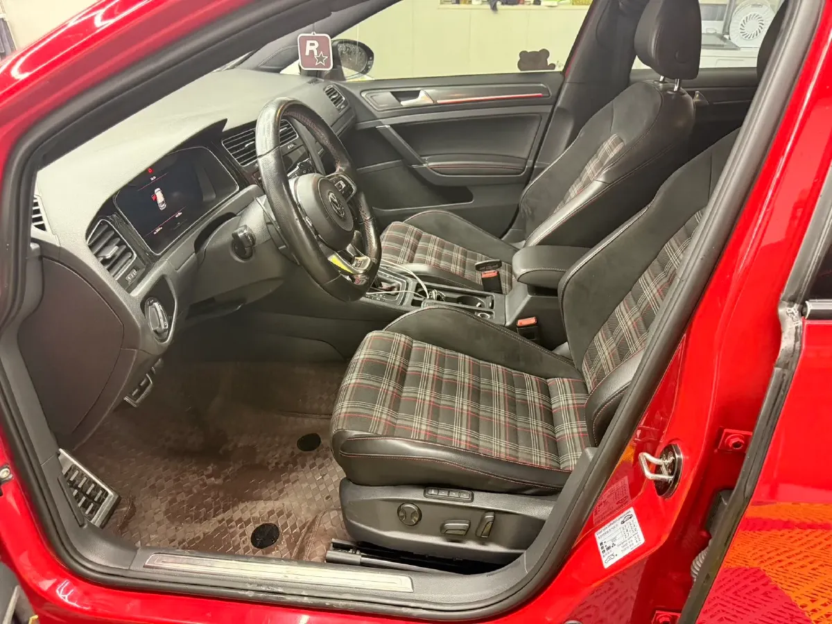 2020 Volkswagen GolfGTI 2.0T 220HP L4 7DCT,autocango,china used car exporter,china ev exporter,chinese used car exporter,chinese used ev exporter