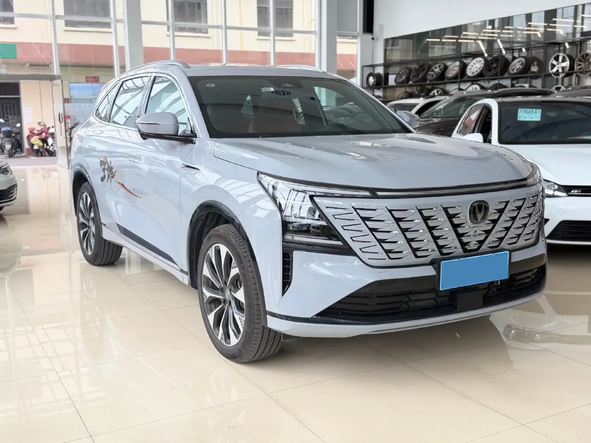 2025 ChangAn CS75 Plus 2.0T 233HP L4 8AT,autocango,china used car exporter,china ev exporter,chinese used car exporter,chinese used ev exporter