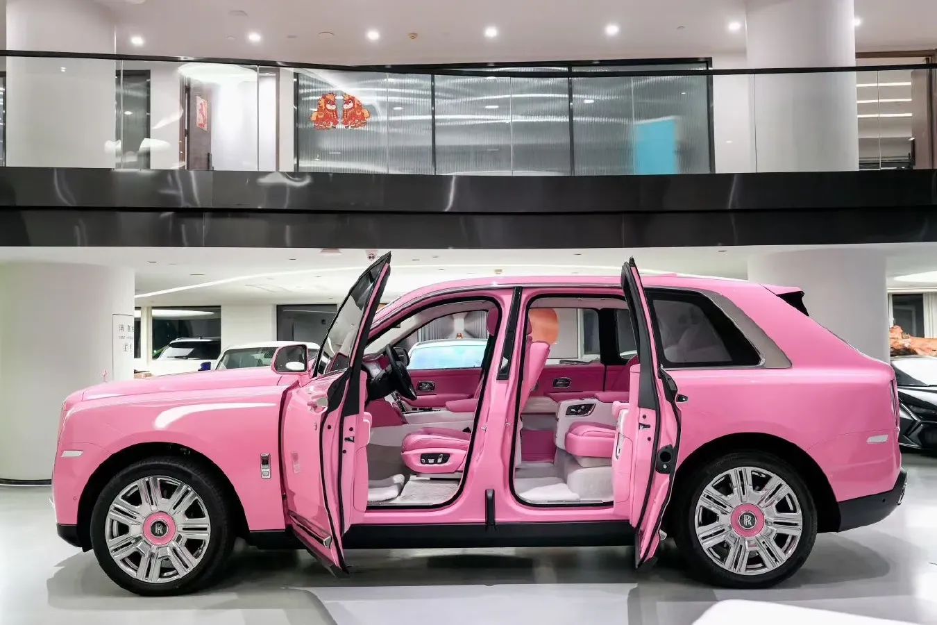 2024 Rolls-Royce Cullinan 6.7T 571HP V12 8AT,autocango,china used car exporter,china ev exporter,chinese used car exporter,chinese used ev exporter