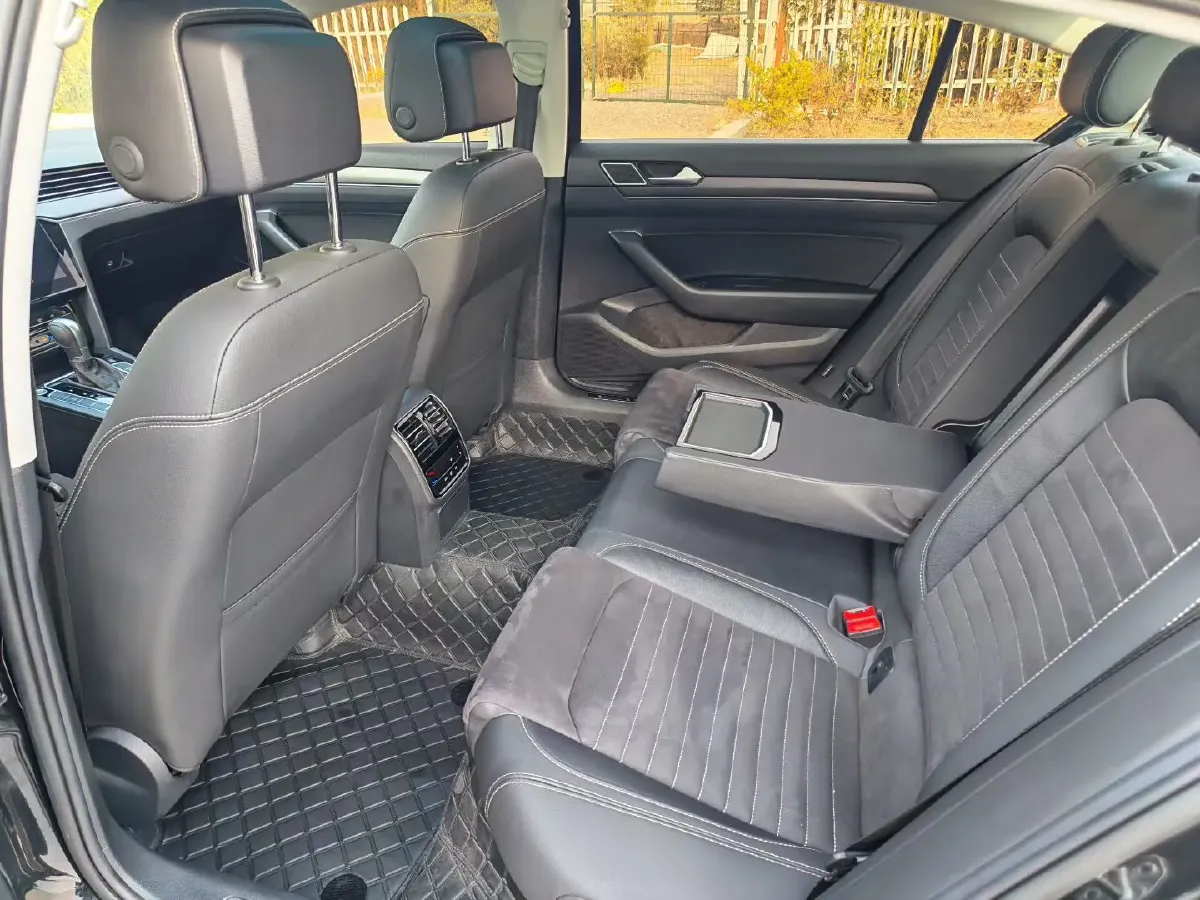 2020 Volkswagen Magotan 2.0T 186HP L4 7DCT,autocango,china used car exporter,china ev exporter,chinese used car exporter,chinese used ev exporter