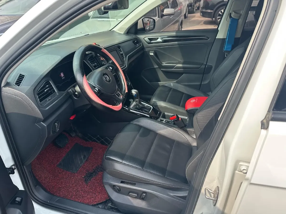 2019 Volkswagen T-Roc 1.4T 150HP L4 7DCT,autocango,china used car exporter,china ev exporter,chinese used car exporter,chinese used ev exporter