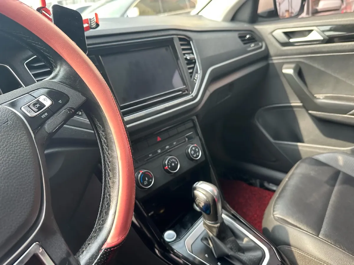 2019 Volkswagen T-Roc 1.4T 150HP L4 7DCT,autocango,china used car exporter,china ev exporter,chinese used car exporter,chinese used ev exporter