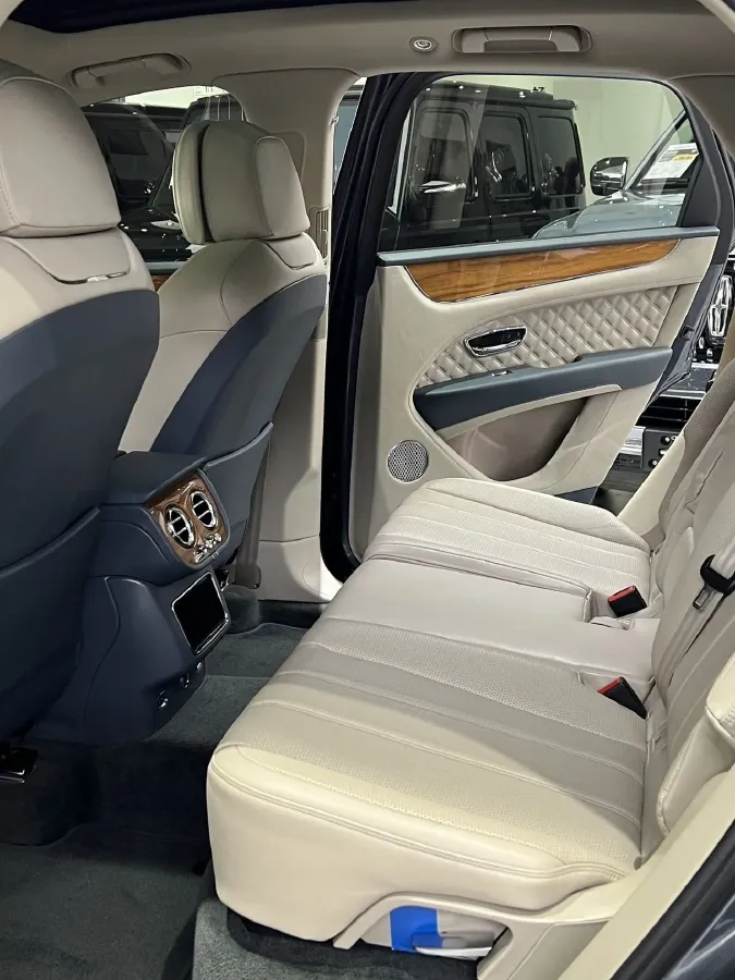 2021 Bentley Bentayga 4.0T 550HP V8 8AT,autocango,china used car exporter,china ev exporter,chinese used car exporter,chinese used ev exporter