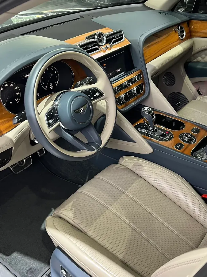 2021 Bentley Bentayga 4.0T 550HP V8 8AT,autocango,china used car exporter,china ev exporter,chinese used car exporter,chinese used ev exporter