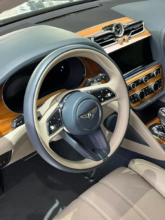 2021 Bentley Bentayga 4.0T 550HP V8 8AT,autocango,china used car exporter,china ev exporter,chinese used car exporter,chinese used ev exporter