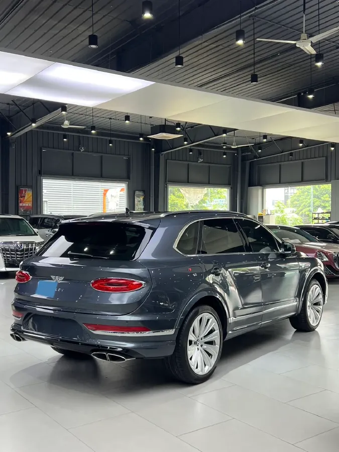 2021 Bentley Bentayga 4.0T 550HP V8 8AT,autocango,china used car exporter,china ev exporter,chinese used car exporter,chinese used ev exporter