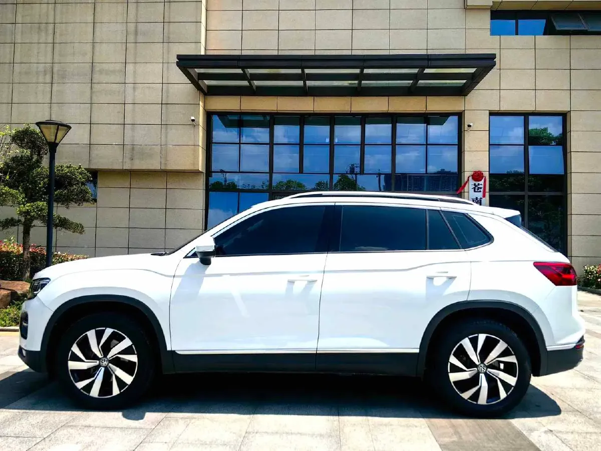 2019 Jeep Cherokee 2.0T 234HP L4 9AT,autocango,china used car exporter,china ev exporter,chinese used car exporter,chinese used ev exporter