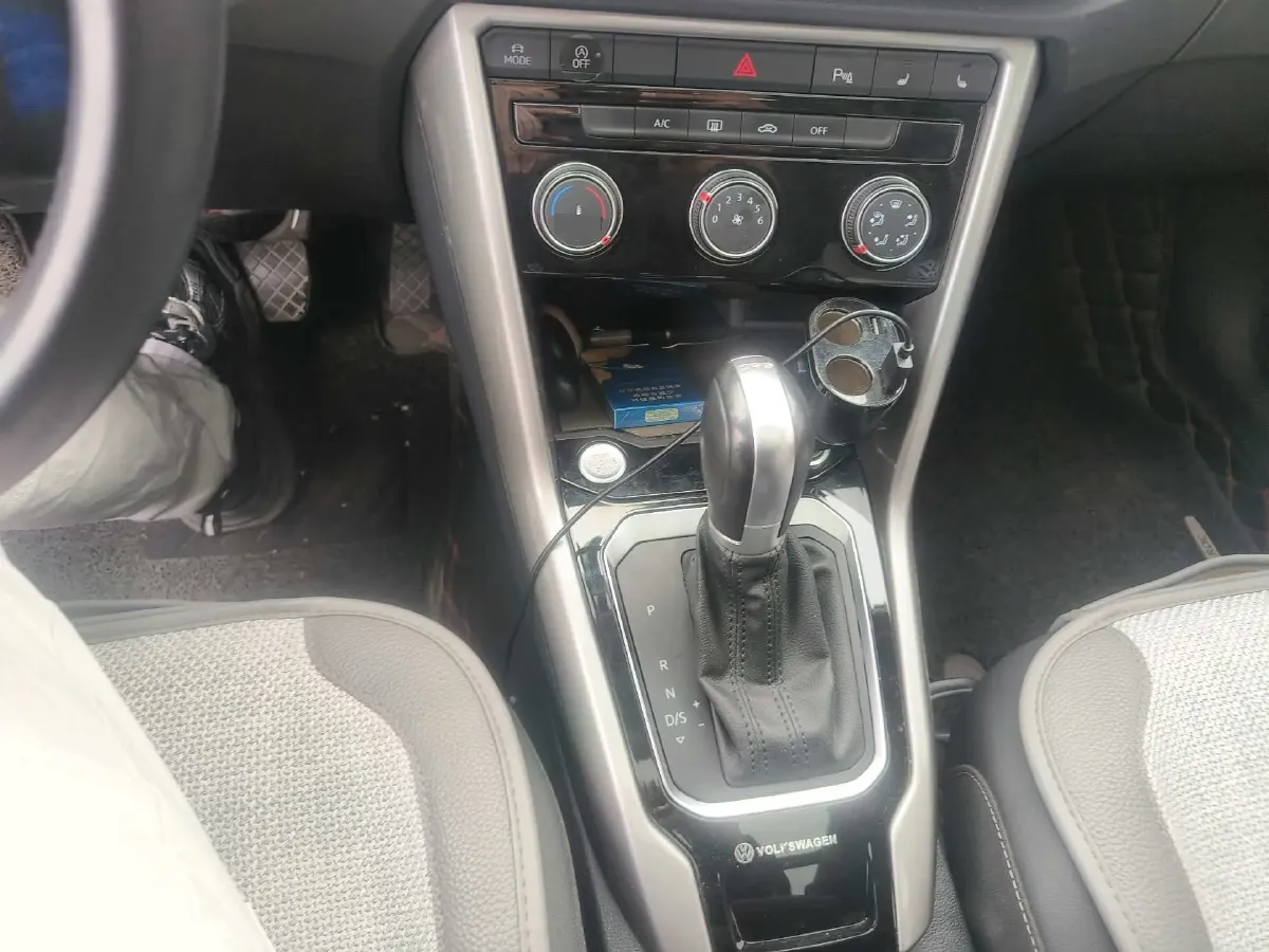 2022 Volkswagen T-Roc 1.4T 150HP L4 7DCT,autocango,china used car exporter,china ev exporter,chinese used car exporter,chinese used ev exporter