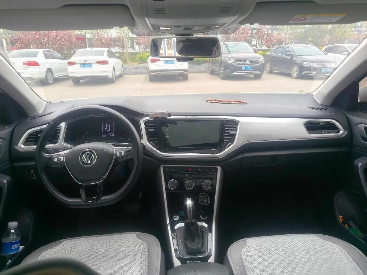 2022 Volkswagen T-Roc 1.4T 150HP L4 7DCT,autocango,china used car exporter,china ev exporter,chinese used car exporter,chinese used ev exporter