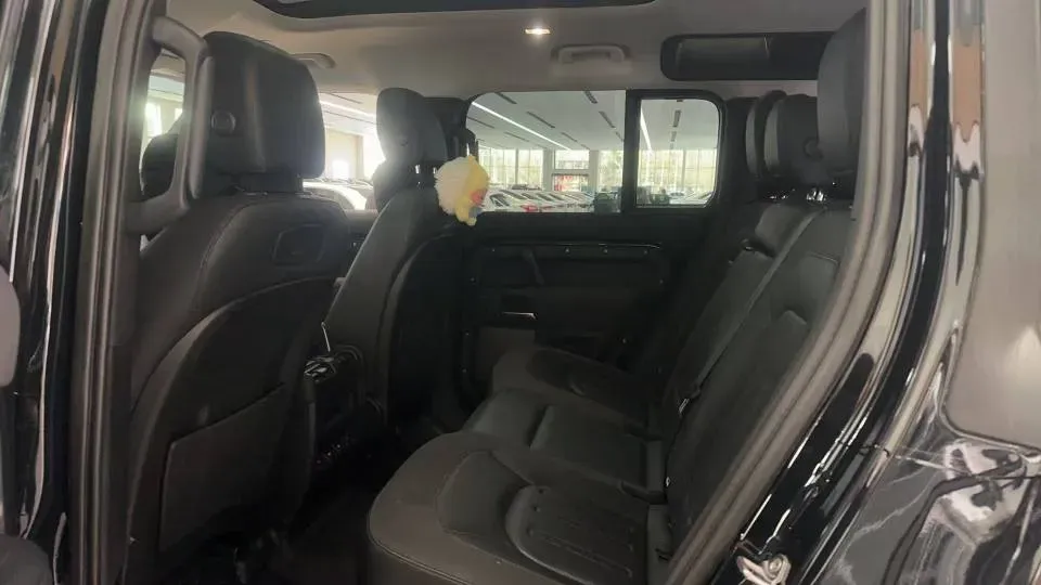 2021 Land Rover Defender 3.0T 400HP L6 8AT,autocango,china used car exporter,china ev exporter,chinese used car exporter,chinese used ev exporter