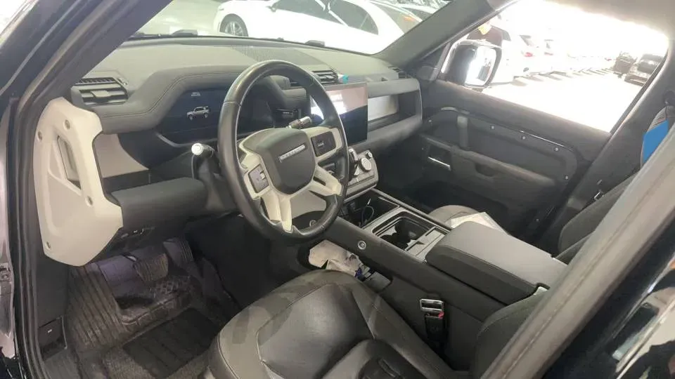 2021 Land Rover Defender 3.0T 400HP L6 8AT,autocango,china used car exporter,china ev exporter,chinese used car exporter,chinese used ev exporter