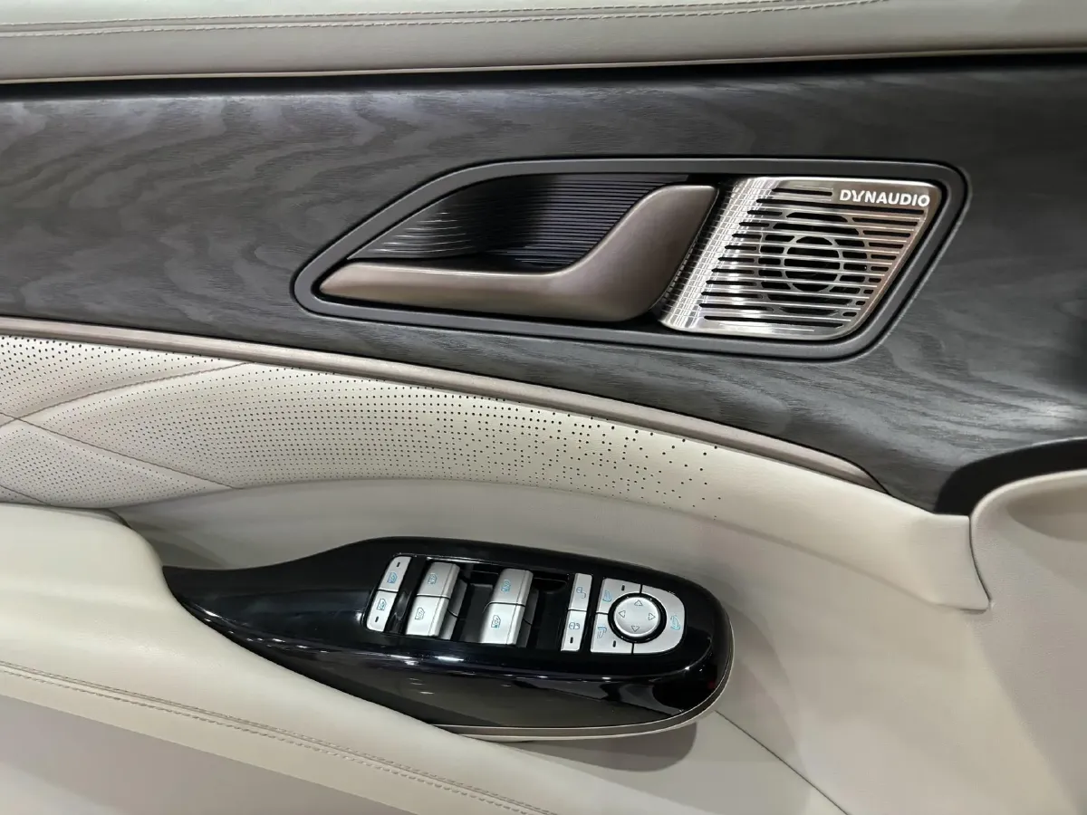 2022 HongQi HS7 3.0T 337HP V6 8AT,autocango,china used car exporter,china ev exporter,chinese used car exporter,chinese used ev exporter