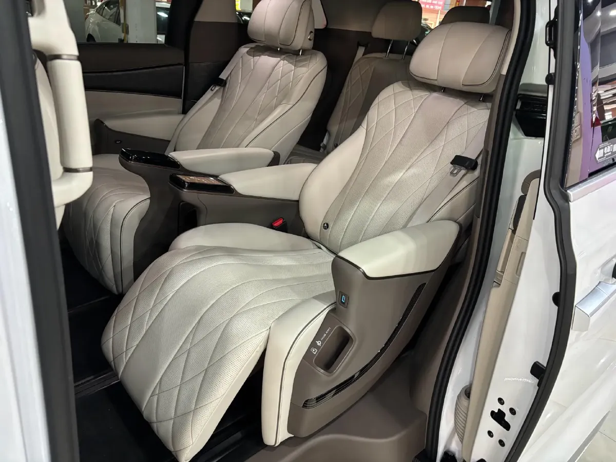 2022 HongQi HS7 3.0T 337HP V6 8AT,autocango,china used car exporter,china ev exporter,chinese used car exporter,chinese used ev exporter