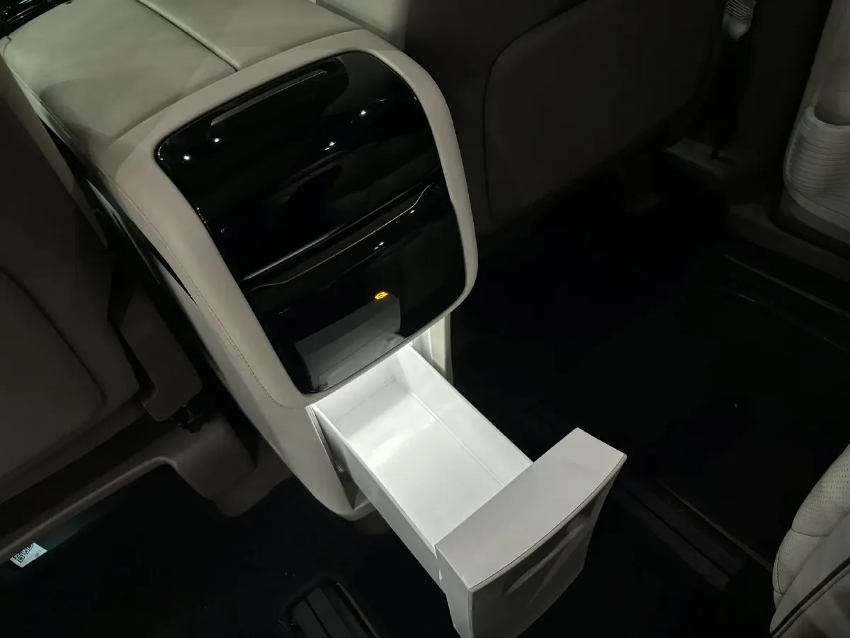 2022 HongQi HS7 3.0T 337HP V6 8AT,autocango,china used car exporter,china ev exporter,chinese used car exporter,chinese used ev exporter