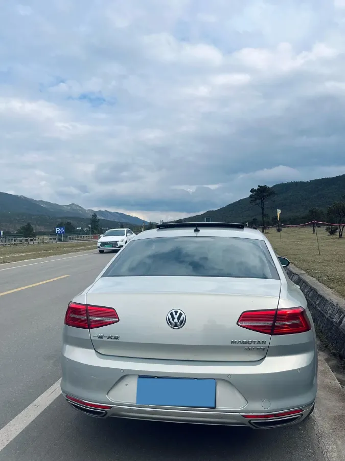 2019 Volkswagen Magotan 2.0T 186HP L4 7DCT,autocango,china used car exporter,china ev exporter,chinese used car exporter,chinese used ev exporter