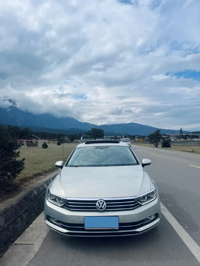 2019 Volkswagen Magotan 2.0T 186HP L4 7DCT,autocango,china used car exporter,china ev exporter,chinese used car exporter,chinese used ev exporter