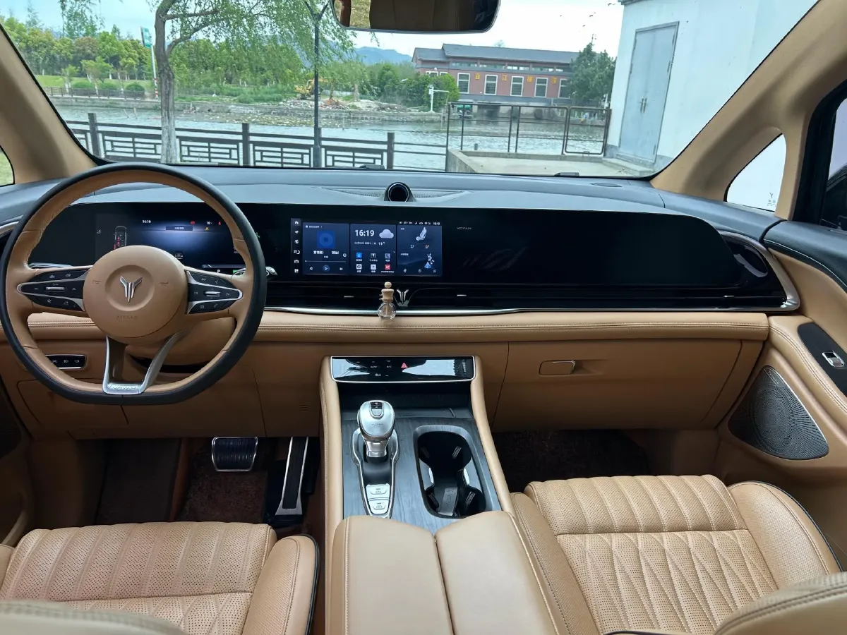 2022 Voyah Dream 1.5T 136HP L4 PHEV 25.57KWH,autocango,china used car exporter,china ev exporter,chinese used car exporter,chinese used ev exporter