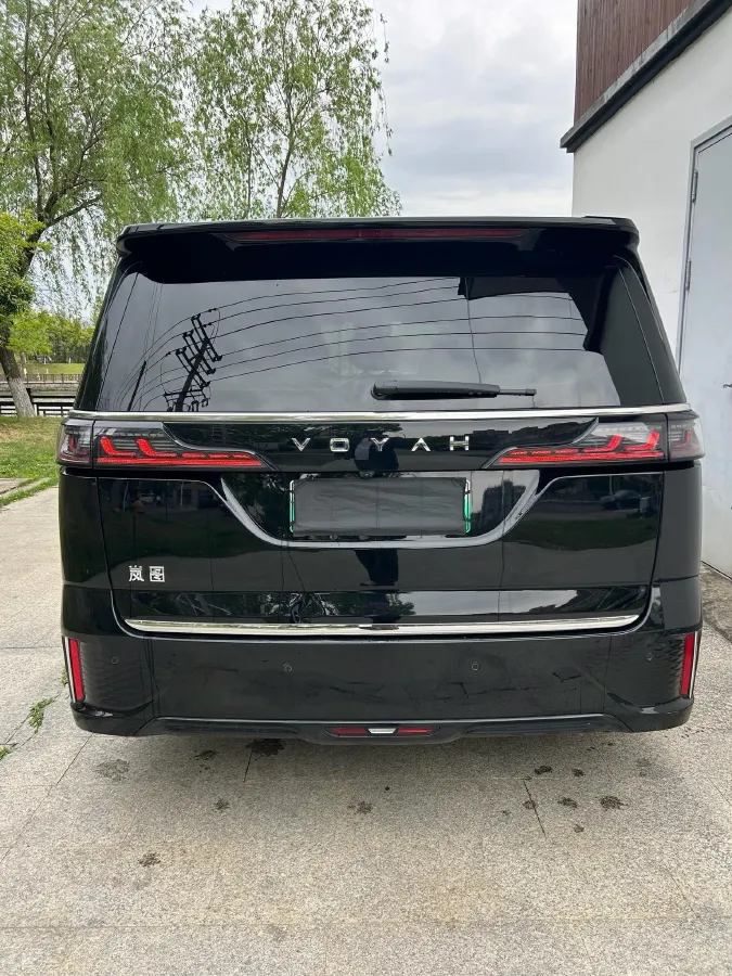 2022 Voyah Dream 1.5T 136HP L4 PHEV 25.57KWH,autocango,china used car exporter,china ev exporter,chinese used car exporter,chinese used ev exporter