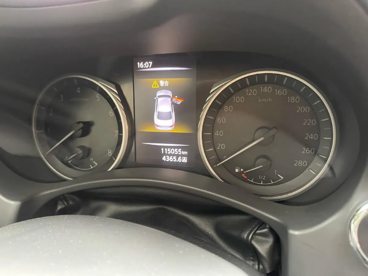 2018 Jeep Grand Commander 2.0T 265HP L4 9AT,autocango,china used car exporter,china ev exporter,chinese used car exporter,chinese used ev exporter