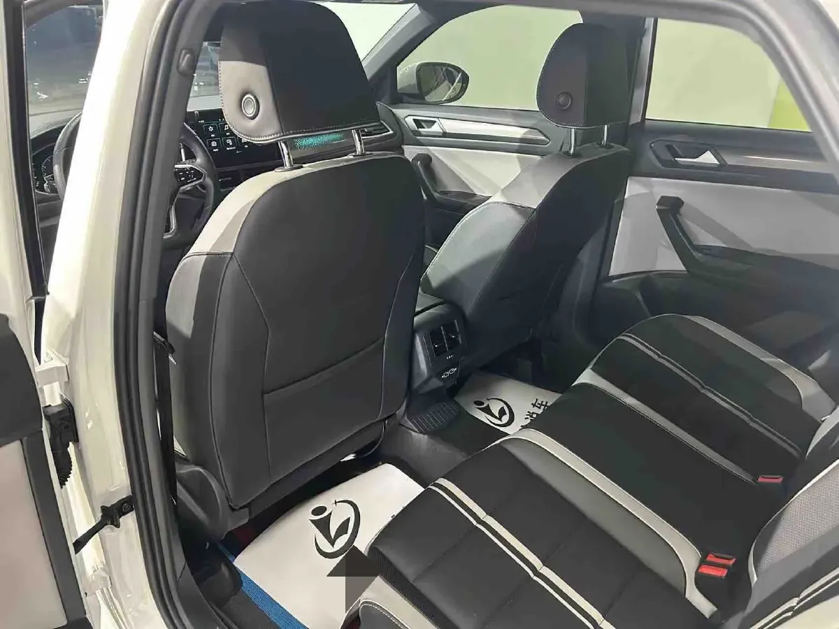 2023 Volkswagen T-Roc 1.5T 160HP L4 7DCT,autocango,china used car exporter,china ev exporter,chinese used car exporter,chinese used ev exporter