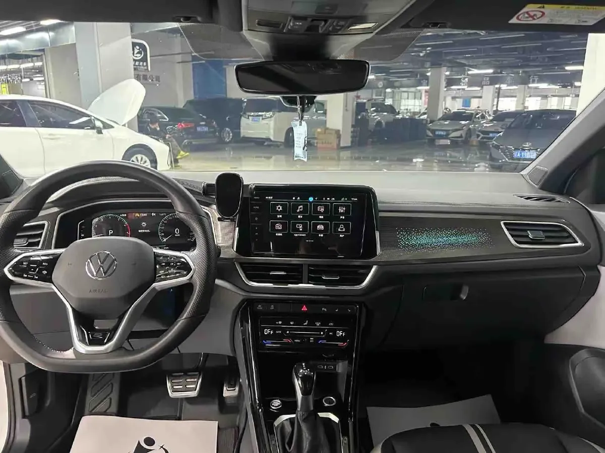 2023 Volkswagen T-Roc 1.5T 160HP L4 7DCT,autocango,china used car exporter,china ev exporter,chinese used car exporter,chinese used ev exporter