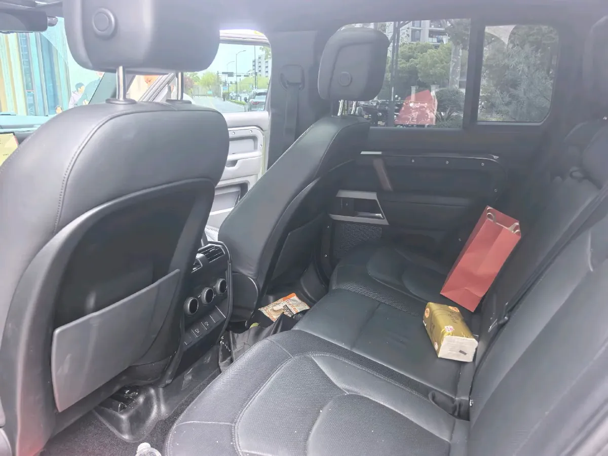 2023 Land Rover Defender 3.0T 400HP L6 8AT,autocango,china used car exporter,china ev exporter,chinese used car exporter,chinese used ev exporter