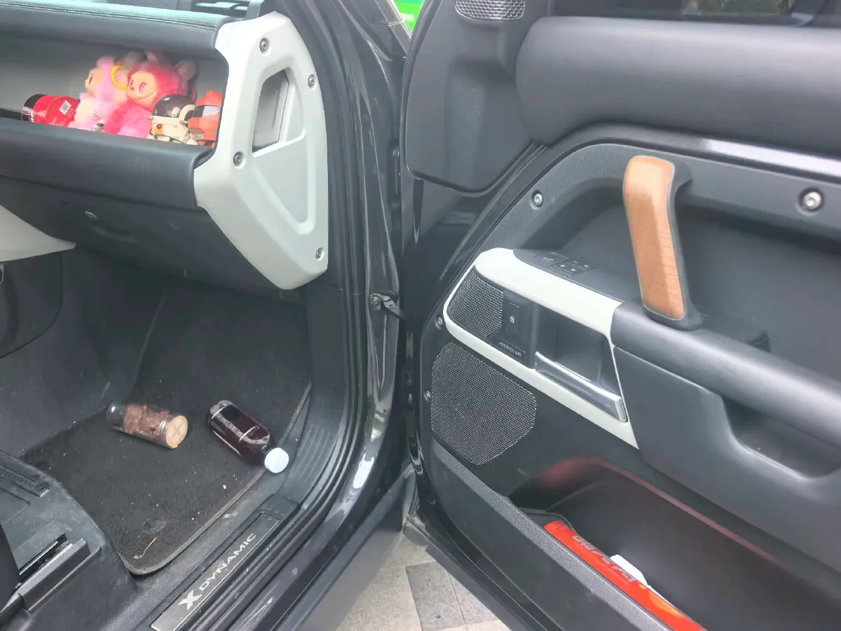 2023 Land Rover Defender 3.0T 400HP L6 8AT,autocango,china used car exporter,china ev exporter,chinese used car exporter,chinese used ev exporter