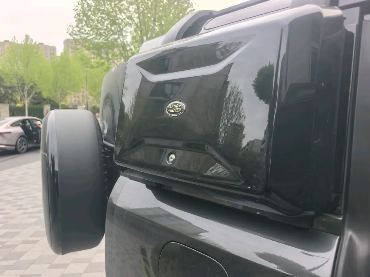 2023 Land Rover Defender 3.0T 400HP L6 8AT,autocango,china used car exporter,china ev exporter,chinese used car exporter,chinese used ev exporter