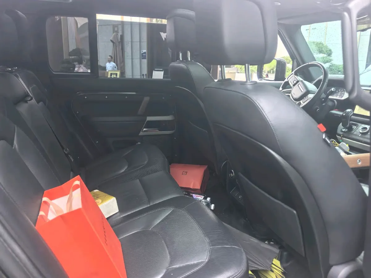 2023 Land Rover Defender 3.0T 400HP L6 8AT,autocango,china used car exporter,china ev exporter,chinese used car exporter,chinese used ev exporter