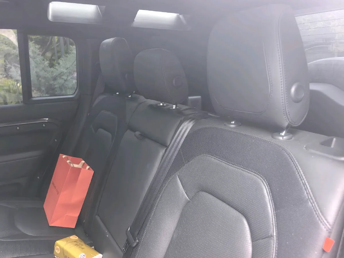 2023 Land Rover Defender 3.0T 400HP L6 8AT,autocango,china used car exporter,china ev exporter,chinese used car exporter,chinese used ev exporter