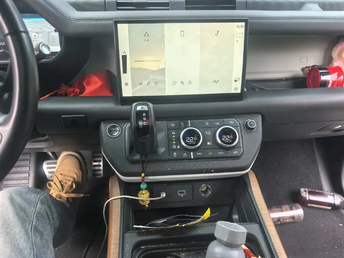 2023 Land Rover Defender 3.0T 400HP L6 8AT,autocango,china used car exporter,china ev exporter,chinese used car exporter,chinese used ev exporter