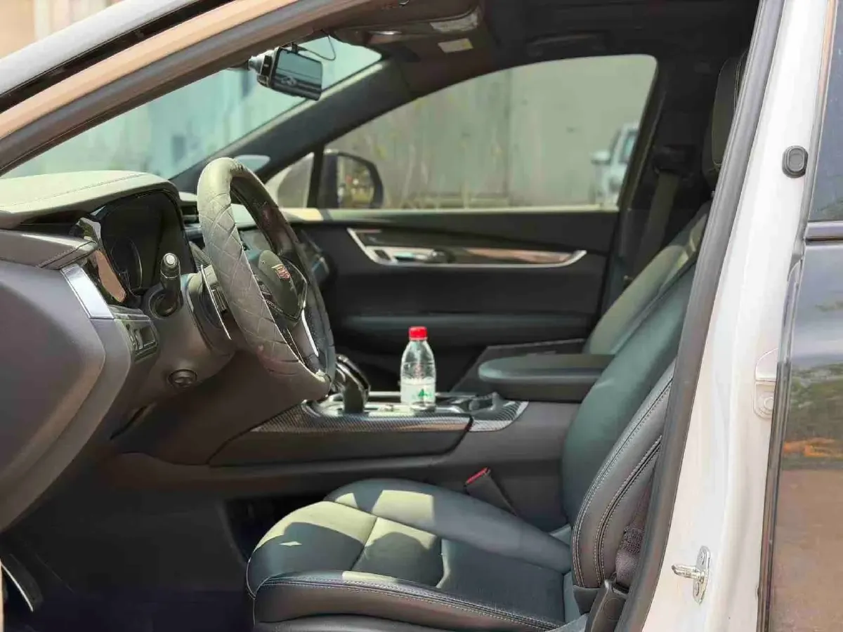 2022 Cadillac XT5 2.0T 237HP L4 9AT,autocango,china used car exporter,china ev exporter,chinese used car exporter,chinese used ev exporter