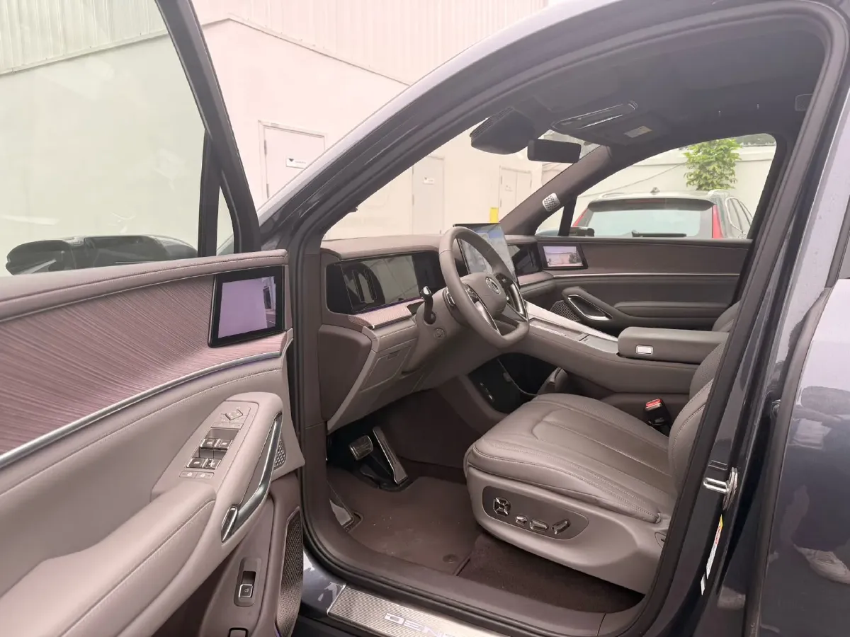 2026 Denza DenzaN9 2.0T 207HP L4 E-CVT PHEV,autocango,china used car exporter,china ev exporter,chinese used car exporter,chinese used ev exporter