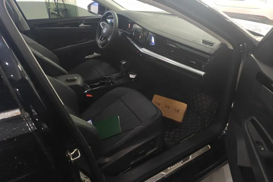 2025 Volkswagen Passat 2.0T 220HP L4 7DCT,autocango,china used car exporter,china ev exporter,chinese used car exporter,chinese used ev exporter