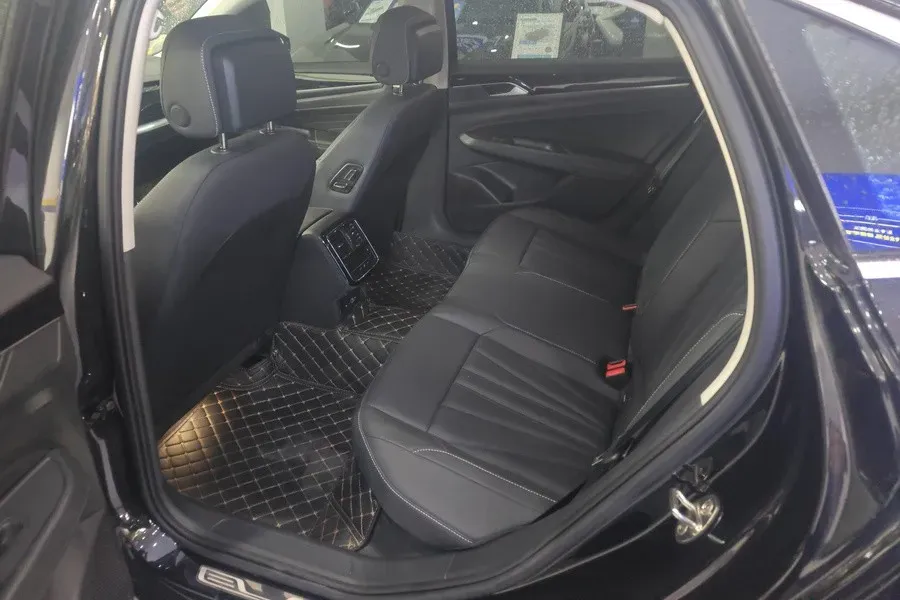 2025 Volkswagen Passat 2.0T 220HP L4 7DCT,autocango,china used car exporter,china ev exporter,chinese used car exporter,chinese used ev exporter