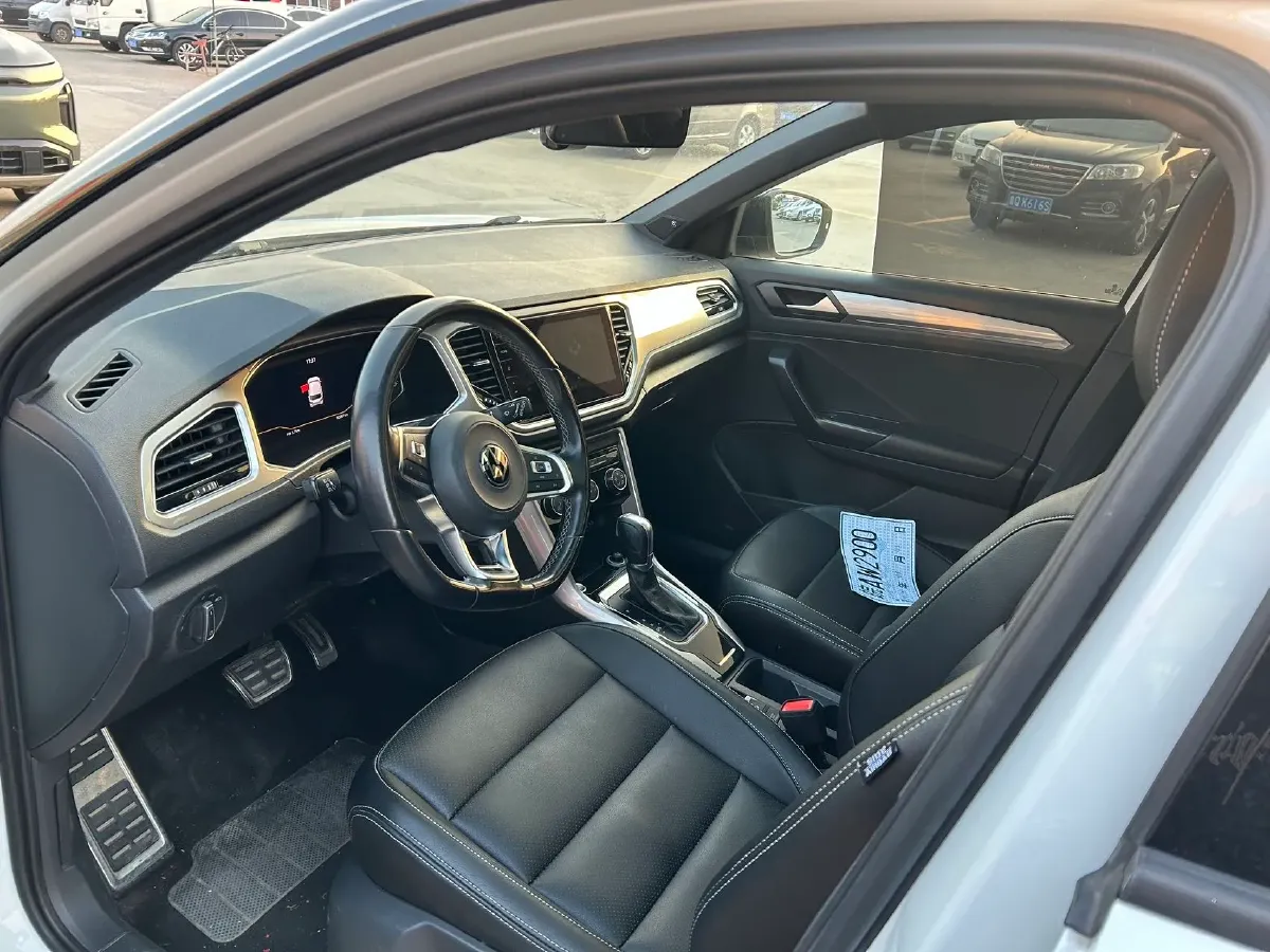 2020 Volkswagen T-Roc 1.4T 150HP L4 7DCT,autocango,china used car exporter,china ev exporter,chinese used car exporter,chinese used ev exporter