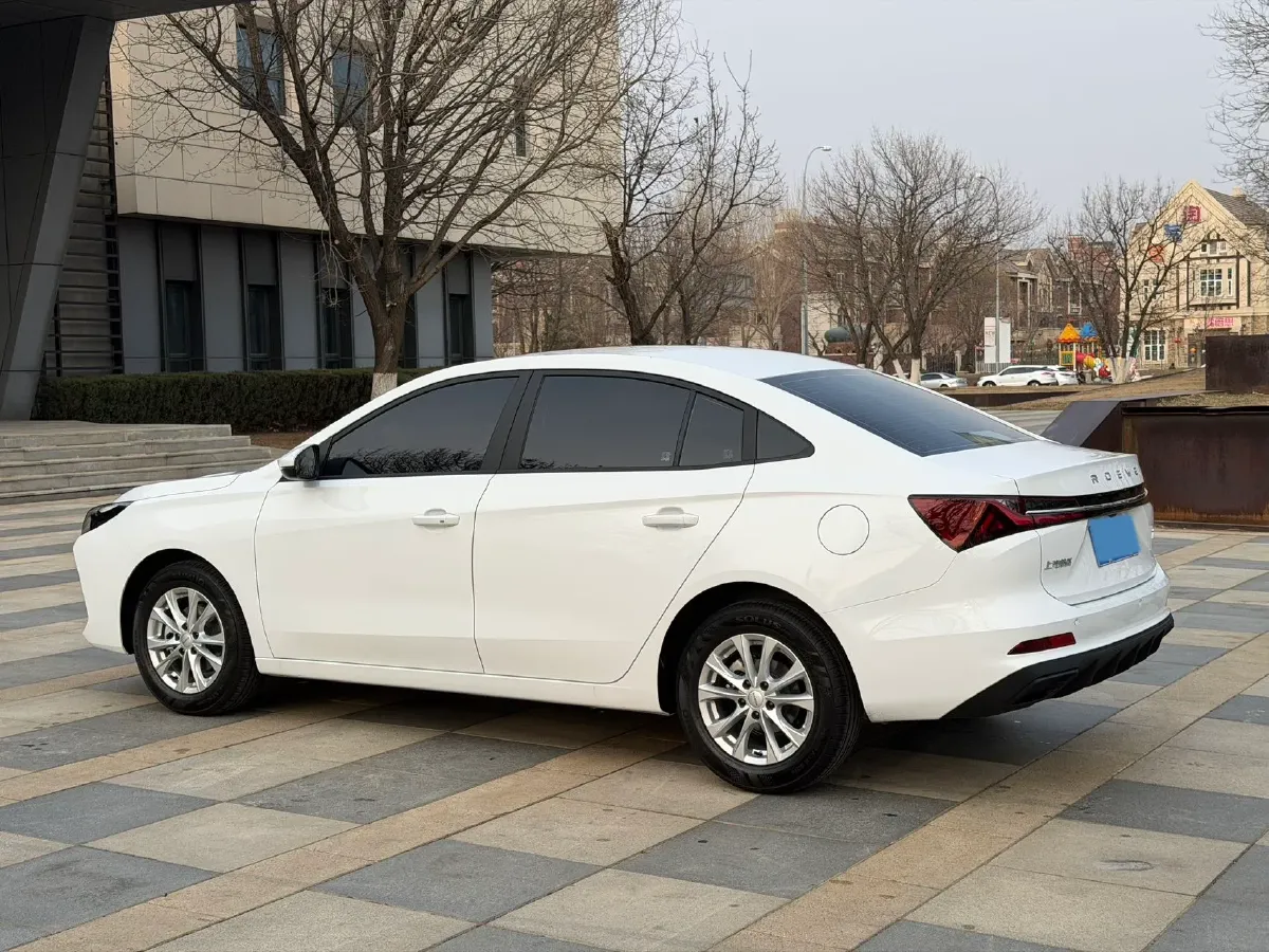 2023 Roewe i5 1.5L 129HP L4 5MT,autocango,china used car exporter,china ev exporter,chinese used car exporter,chinese used ev exporter